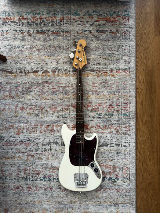 Baixo Elétrico Squier Classic Vibe 60's Mustang Bass