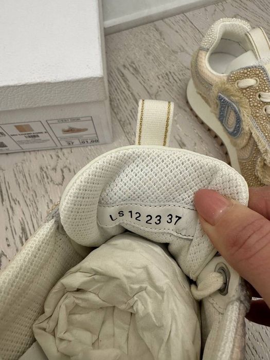 Нові оригінальні кросівки Dior