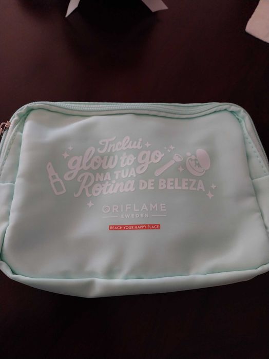 Coffret Oriflame, Bolsa + gel de banho ananás + sabonete milk & honey