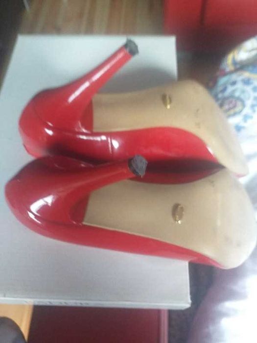 Szpilki czerwone Badura jak nowe
