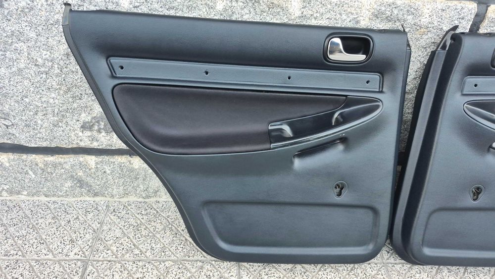 AUDI A4 B5(8D)-Quartelas/Forras Portas traseiras PRETAS ESTOFADAS NOVO