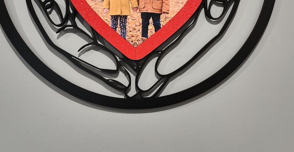 Obraz serce na dłoniach ze zdjęciem