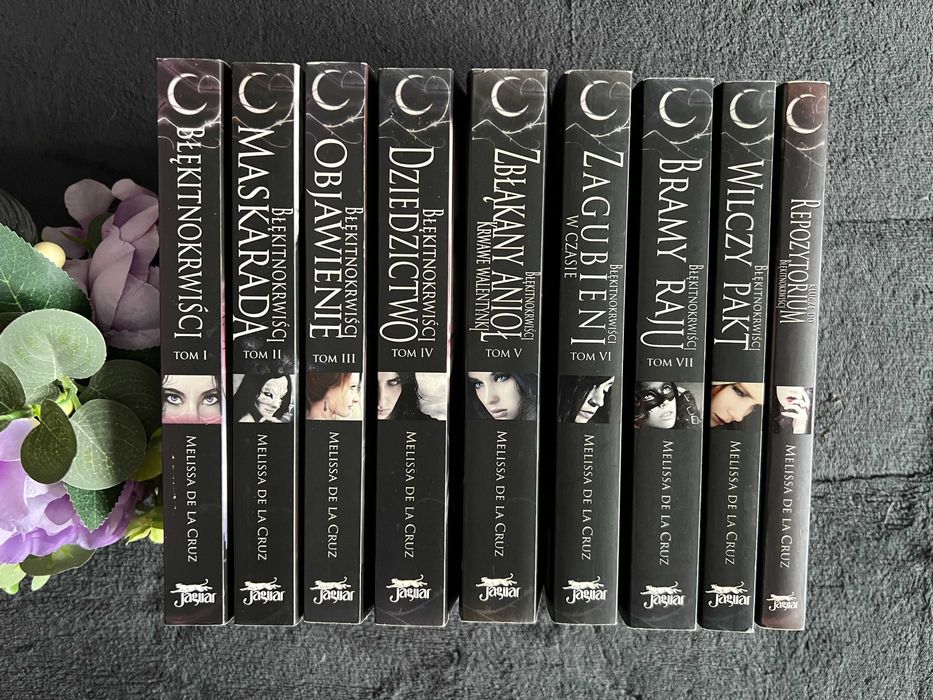 Melissa de la Cruz Błękitnokrwiści Zagubieni w czasie Wilczy pakt