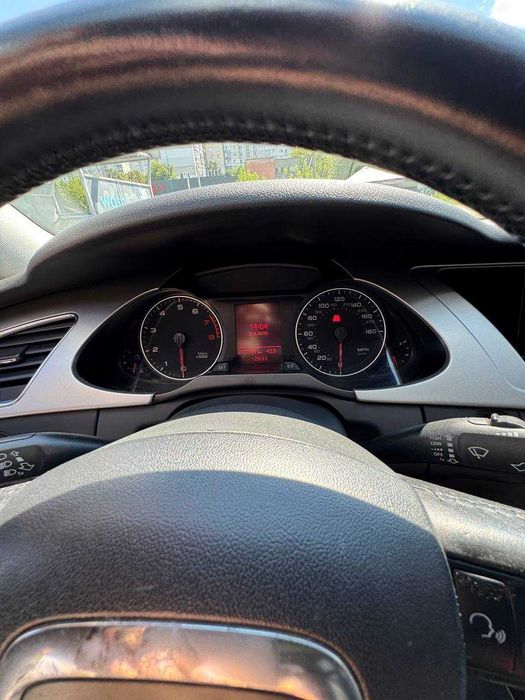 Автомобіль Audi A4 B8