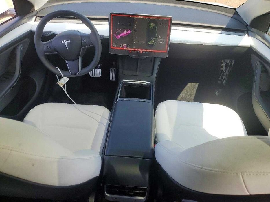 Tesla Model Y 2021 /