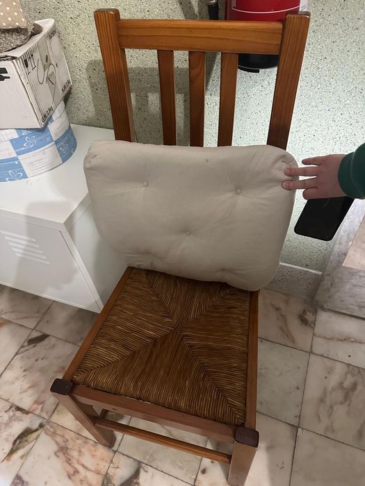 Mesa de jantar + 4 cadeiras de madeira