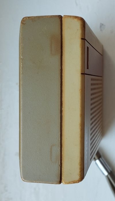 Вінтажне радіо, Ретро радіо Philips D-1018 MW