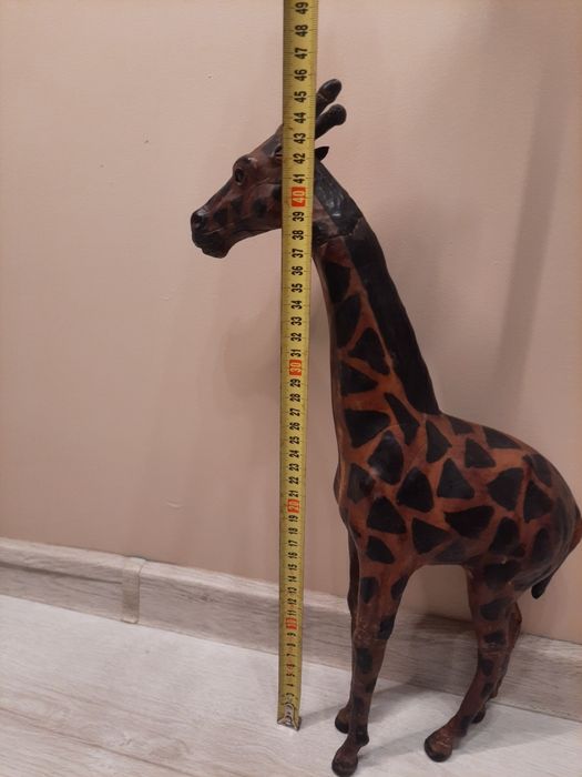 Żyrafa wykonana ze skóry