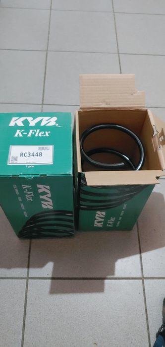 Пружини передні Kayaba KYB RC3448 Toyota Avensis T250