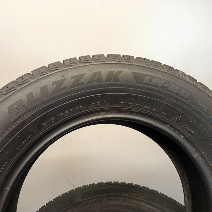 215/65R16 Bridgestone Blizak LM-80 Evo