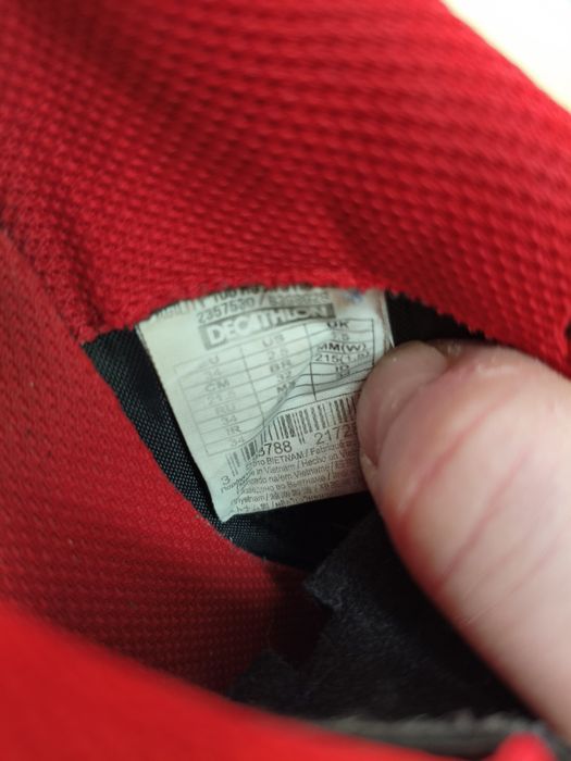 Halówki do piłki nożnej Kipsta z Decathlon rozmiar 32