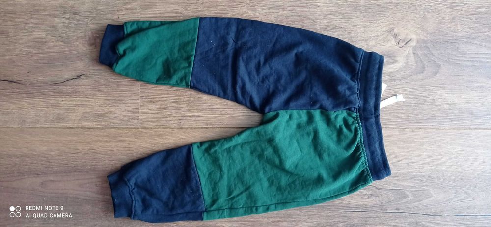 Nowe Świąteczne spodnie 98