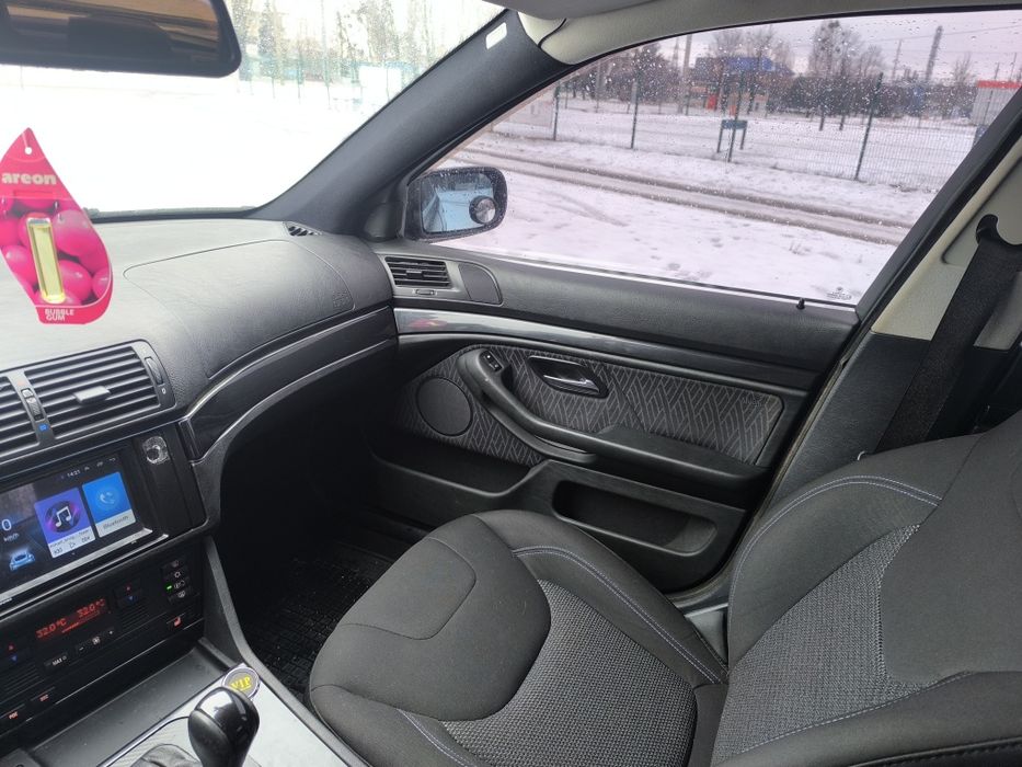 Черная БМВ е39 Акпп