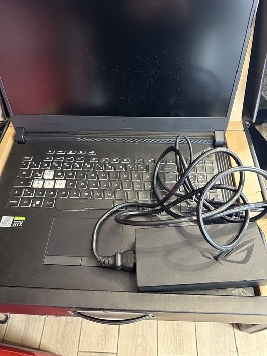 ROG Strix  G712LW i7 10750H/16Gb/SSD 512Gb/ Hdd 1Tb/RTX2070 8Gb/Win11