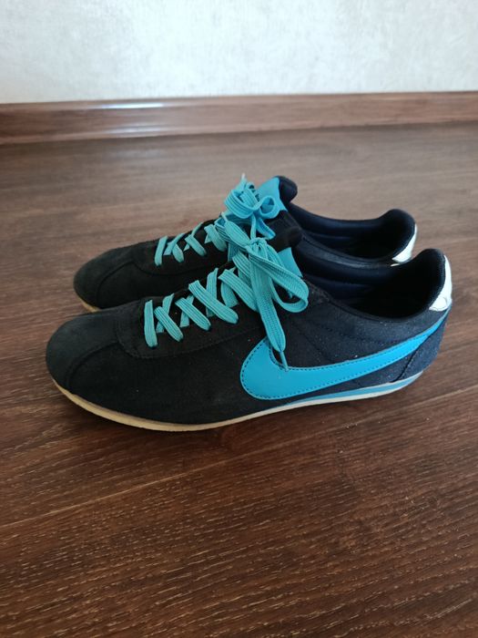 Продам кроссовки Nike 43