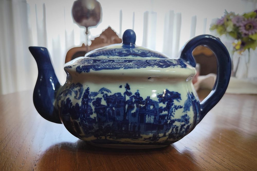 Bule de Chá Antigo Victoria Ware Ironstone – Estilo "Flow Blue"