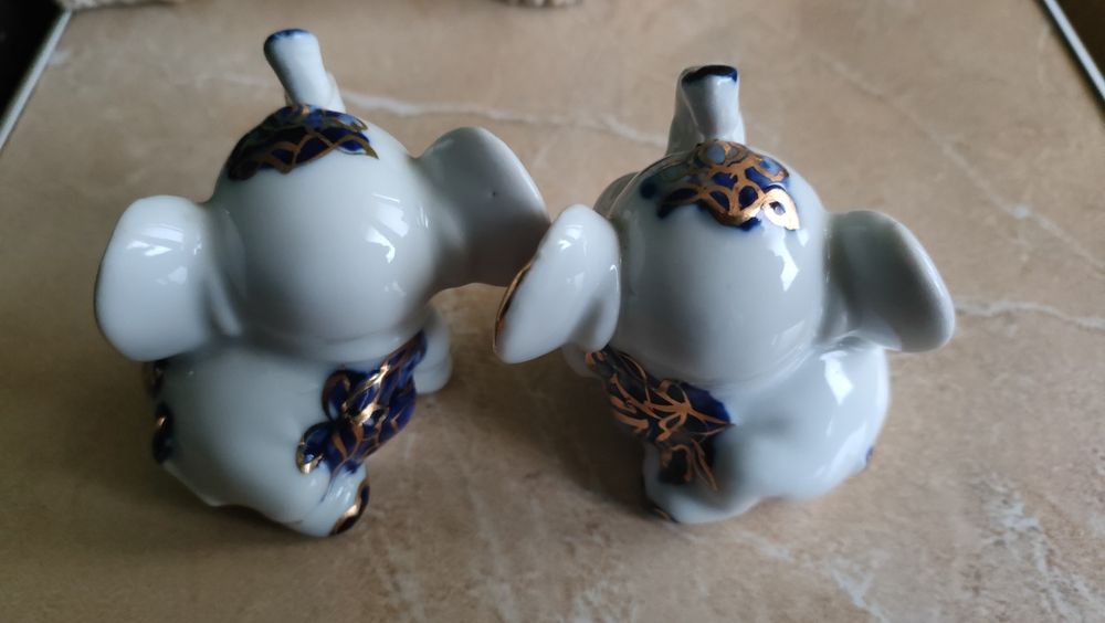 Фарфоровая статуэтка Слоники