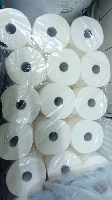 Sprzedam ręczniki papierowe i papier toaletowy