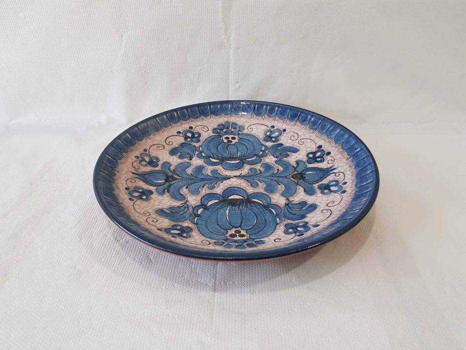 Ręcznie wykonany austriacki ścienny talerz ceramiczny sygnowany