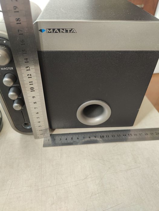 Zestaw/ Subwoofer i głośniki 3 sztuki/ Manta