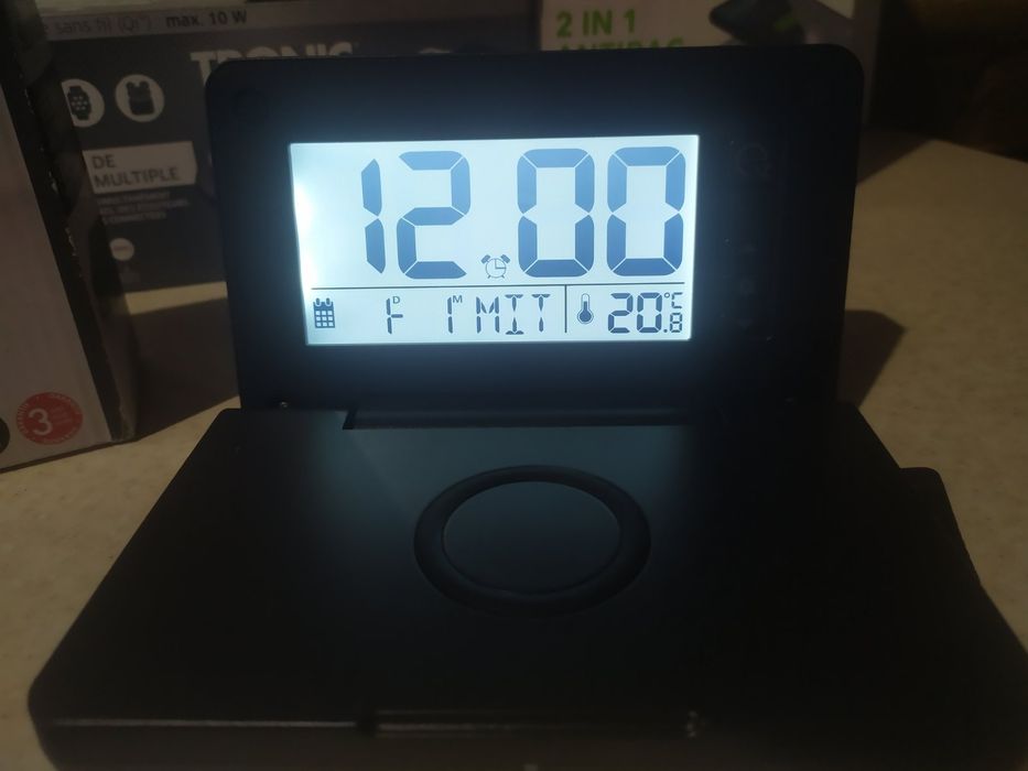 Електронний будильник індукційна зарядка