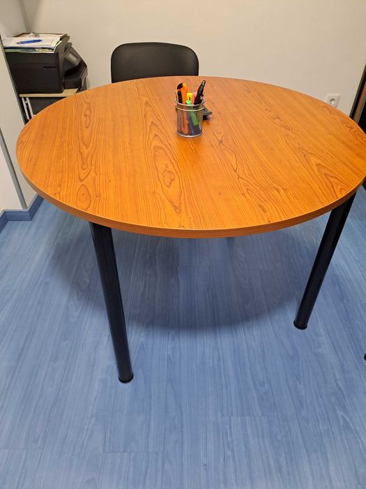 Mesa Escritório Completamente Nova