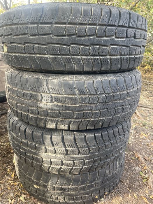Зимова гума 215/70R16 100T
