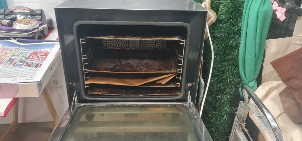 Forno Unox com tabuleiros
