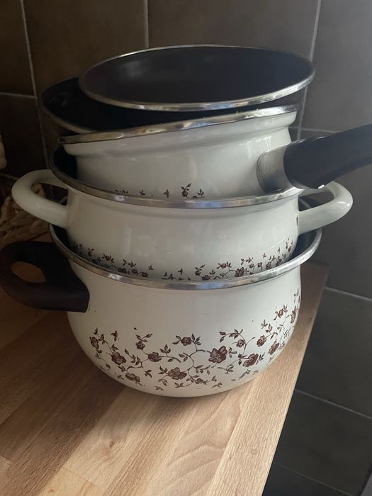Zestaw 3 garnków z 2 przykrywkami
