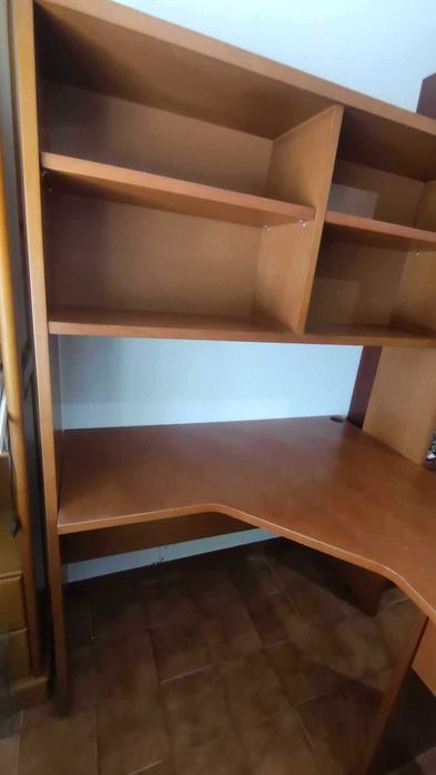 Secretária e Estante