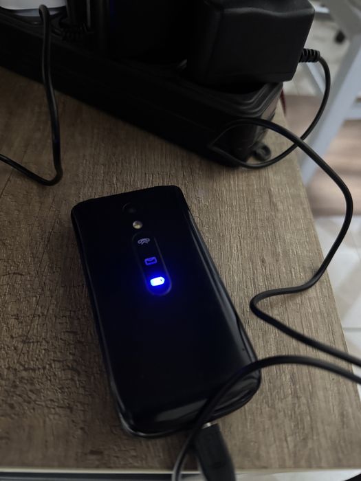 Телефон на запчастини + зарядне та коробка