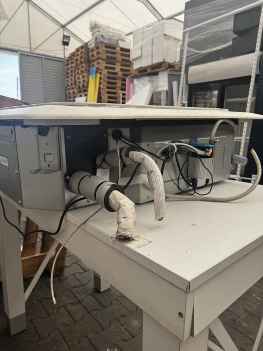 Klimatyzator kasetonowy LG Inverter UU30W kompletny