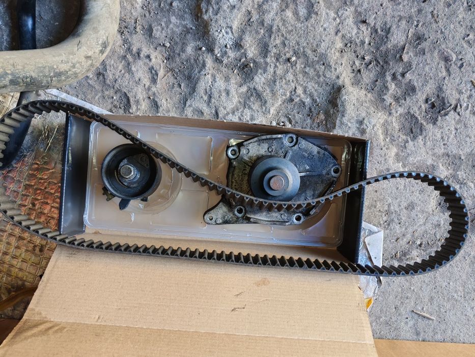 Помпа, грм рено меган 3 1,5 дизель