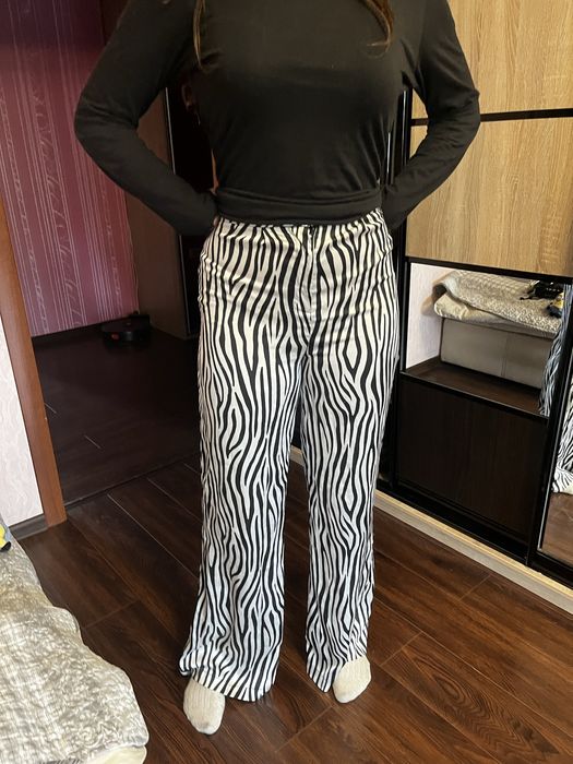 Модні трондові штани зебра
