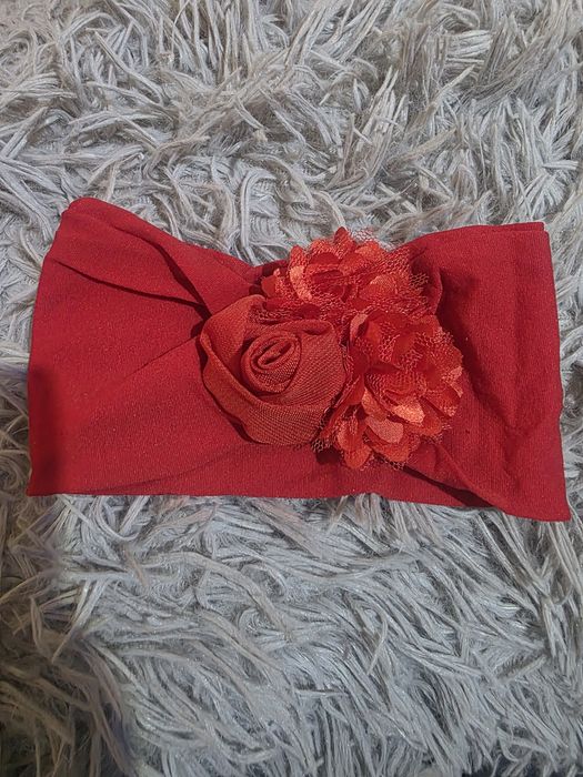 Nowa opaska dla dziewczynki.