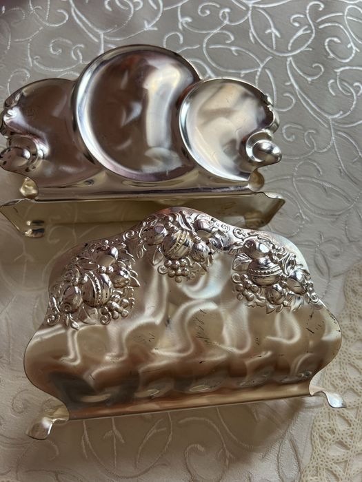 Продам набор ложек и вилок, салфетница и кондитерские лопатки