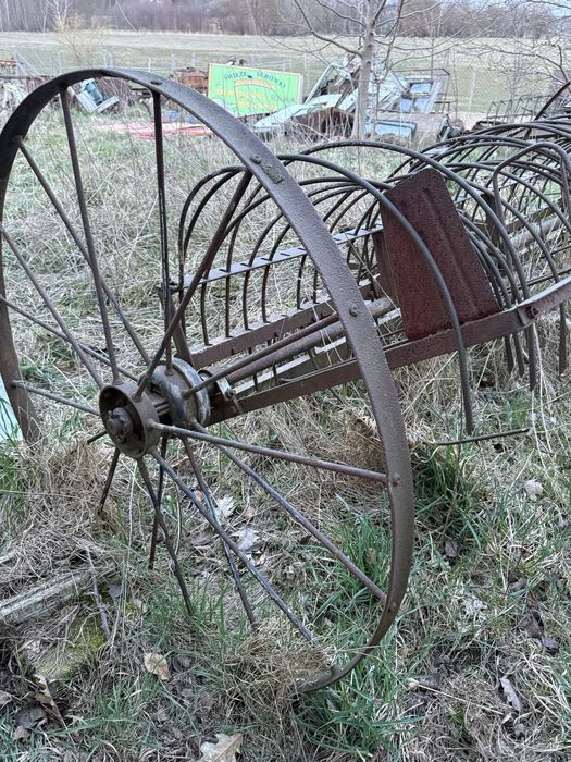 Zgrabiarka do siana przerobiona na wersje do traktora PRL