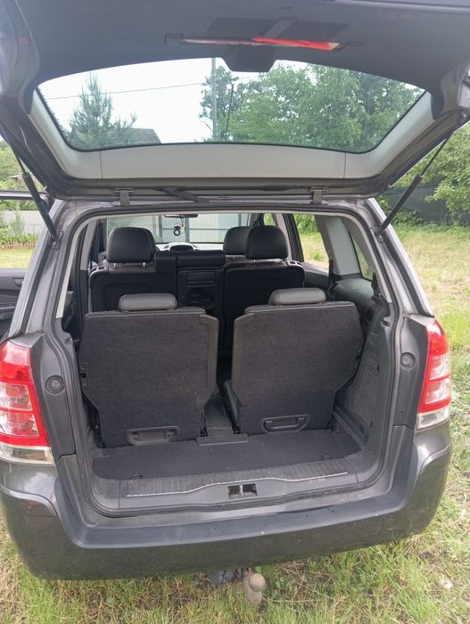 Авто Opel Zafiea b