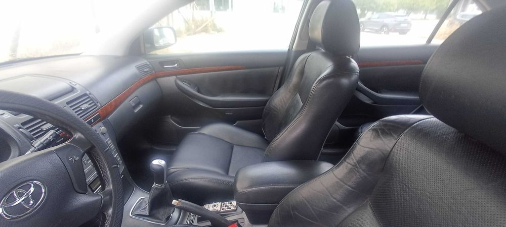 Toyota Avensis 2.0D T25 ano 2003 com 230kms