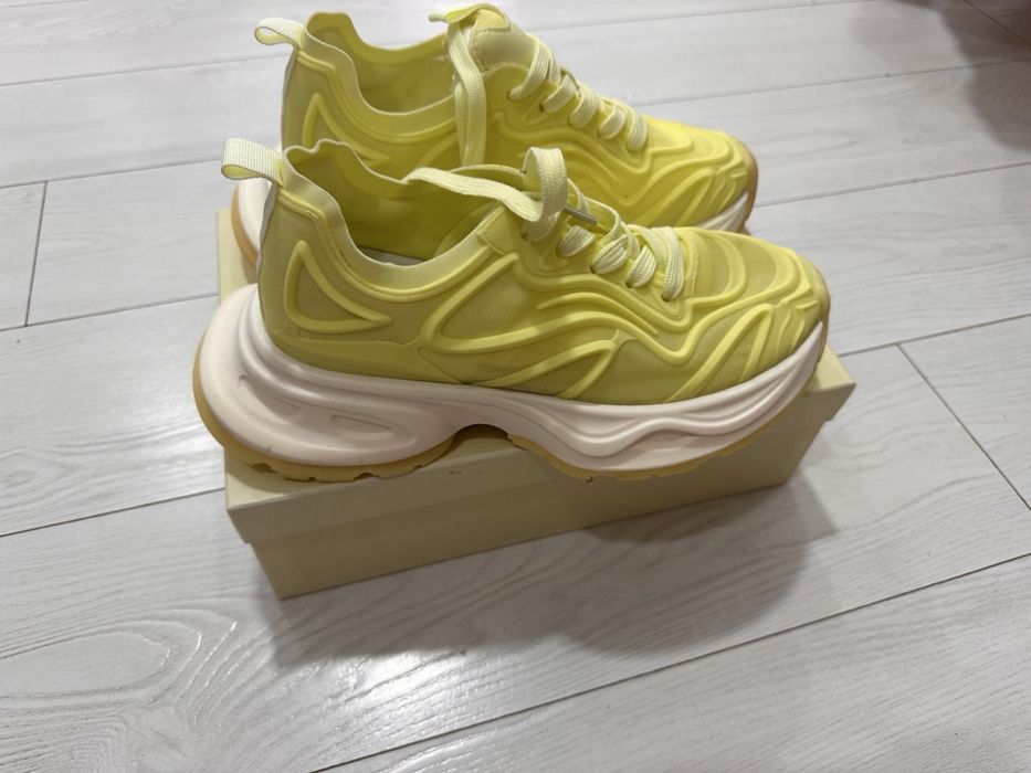 Жіночі літні кросівки