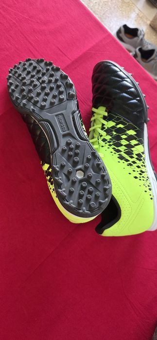 Sapatilhas de futebol novas