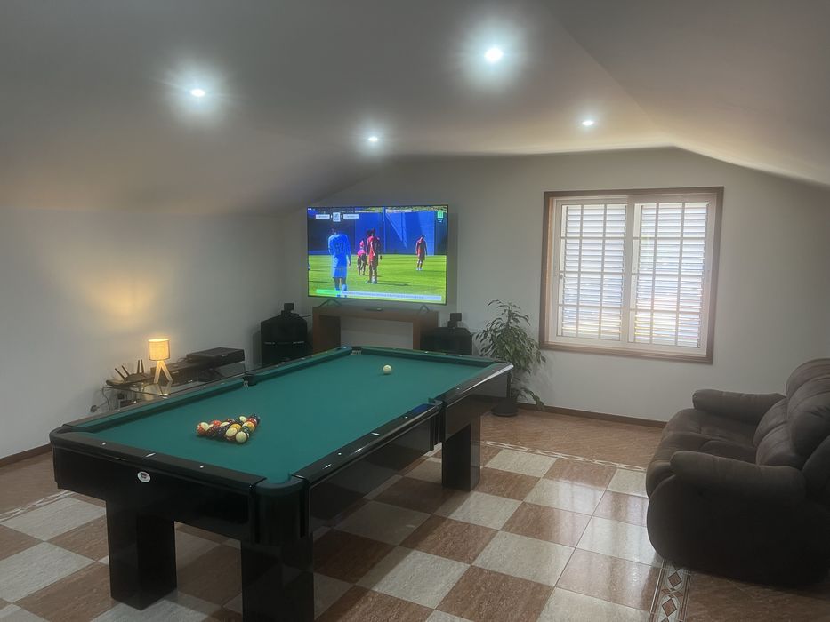 Alugo vivenda T4  com 370 metros