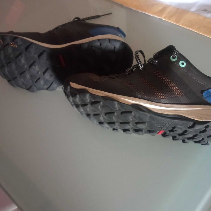 Tenis adidas / new balance