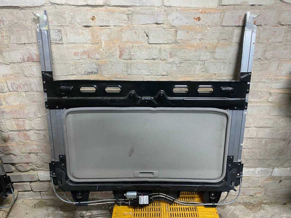 Люк на кришу скло Nissan Navara D40 Pathfinder R51