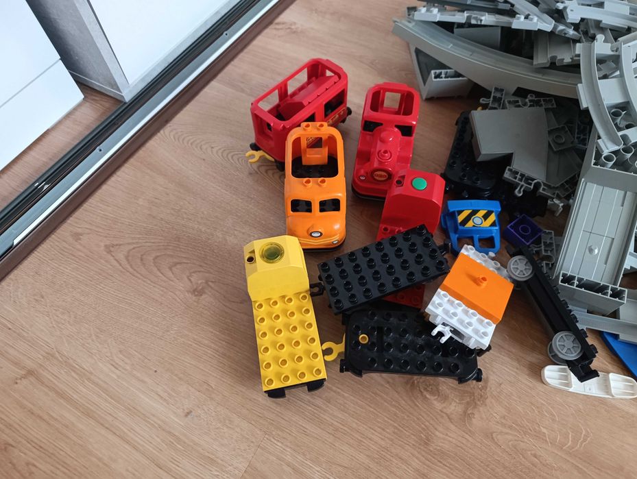 Rezerwacja Mnóstwo klocków LEGO Duplo pociągi, tory, figurki wielki zestaw