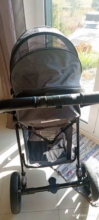 Carrinho de bebê mais ovo