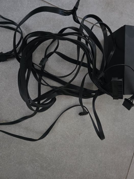 Obudowa z zasilaczem