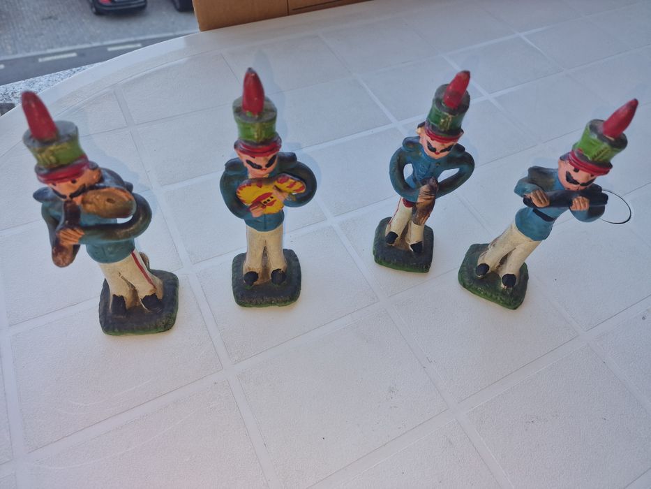 Musicos de viana pintados mão  antigos com assobio.