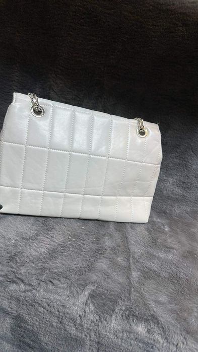 Białą torebka pinko