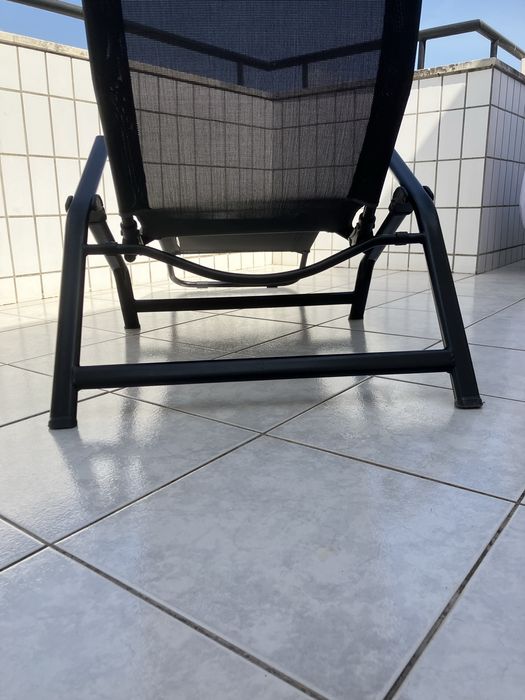 Espreguiçadeira metal em textileno preto/ dobrável
